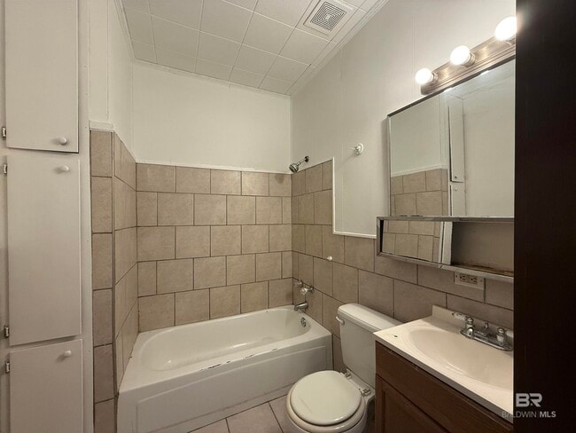 Photo - 672 Burden St