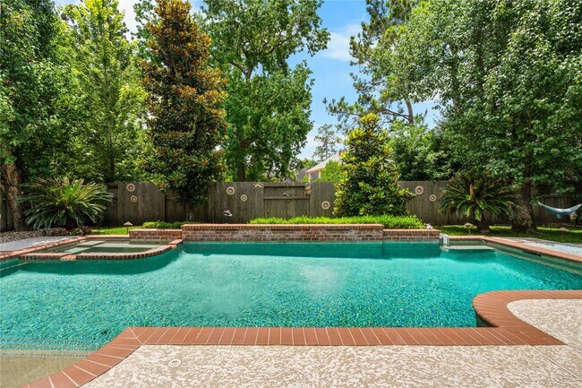 Photo - 131 E Beckonvale Cir