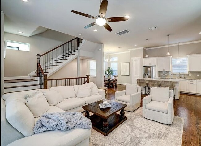 Photo - 870 Wakefield Dr
