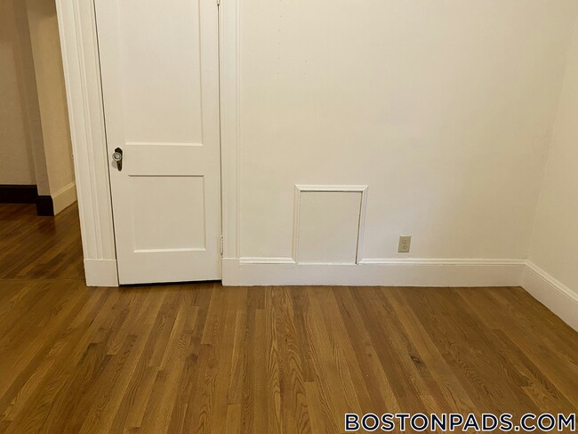 Photo - 16 Lakeville Rd Unit 3