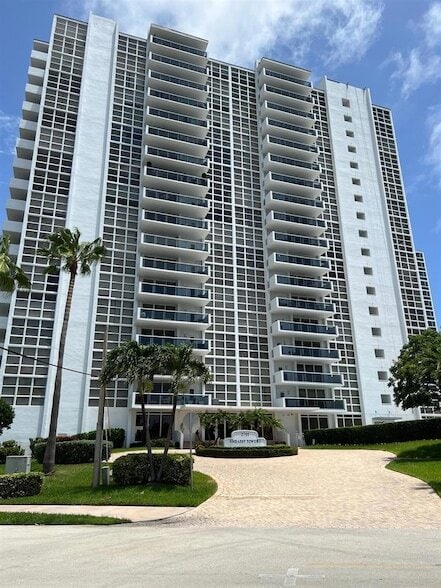 Building Photo - 2701 N Ocean Blvd Unit 3B