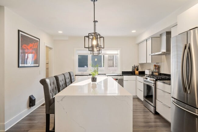 Photo - 169 W 9th St