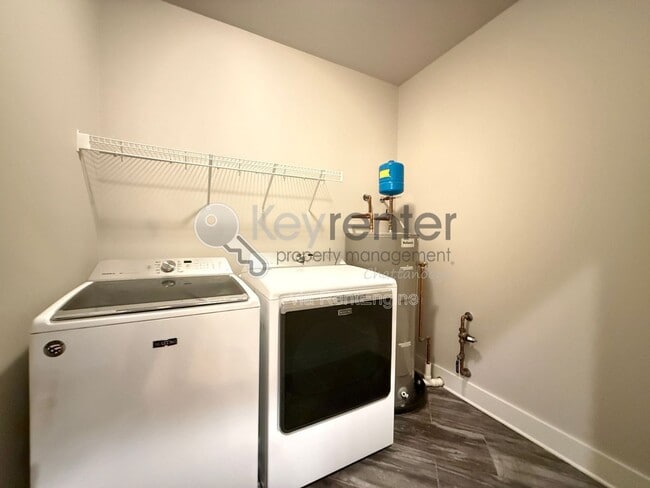 Photo - 1610 W 52nd St