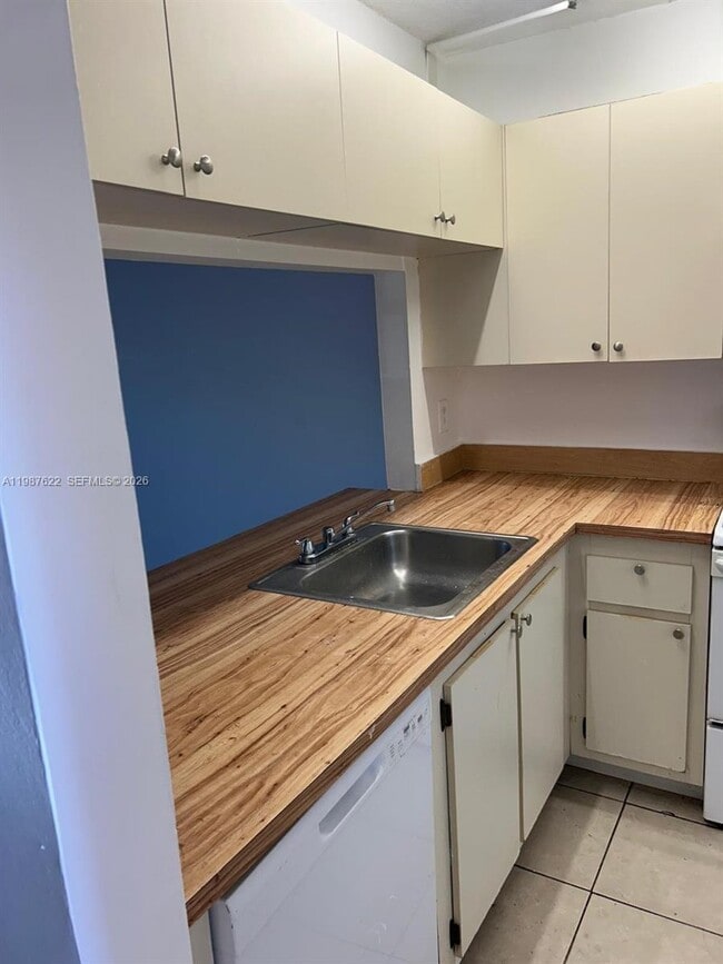 Photo - 10425 NW 8th St Unidad 103