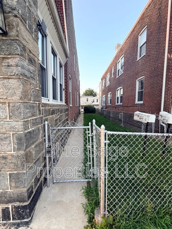 Photo - 621 W 7th St