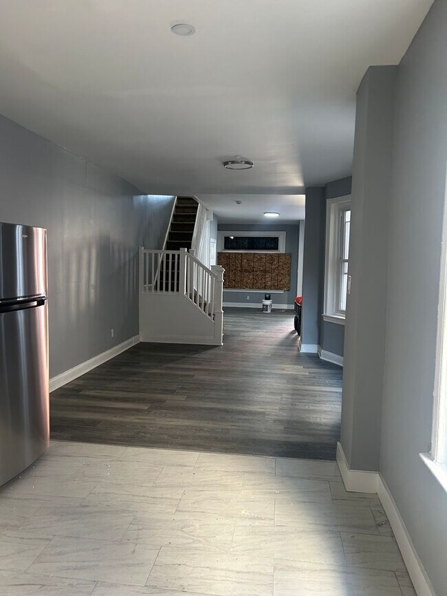 Building Photo - 3BR 1,5 bath Only with 3 Br pha voucher