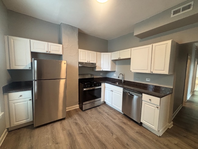 Building Photo - 7308 S Kenwood Ave Unit 2 Rental