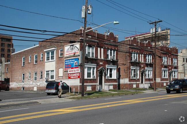 Foto principal - 408-417 River St