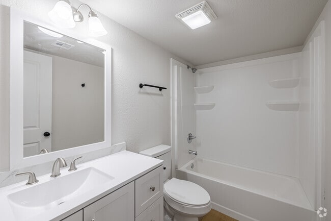 2BR, 1BA - 876 SF - Bathroom