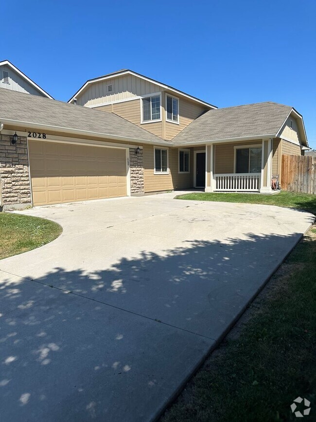 Building Photo - $1,995.00 / Ready Now this 4 bedroom home ...