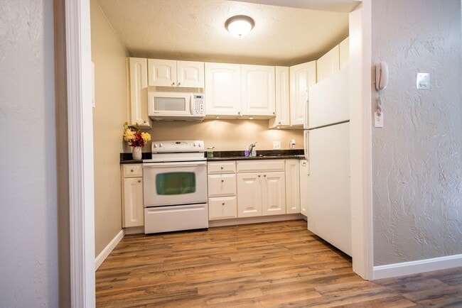 Photo - 21 Erick Rd Unit 16