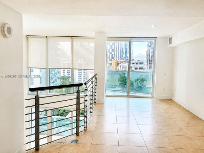 Photo - 41 SE 5th St Unidad 907