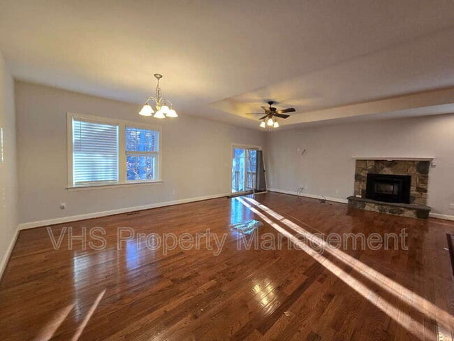 Photo - 2400 Lakeview Pkwy