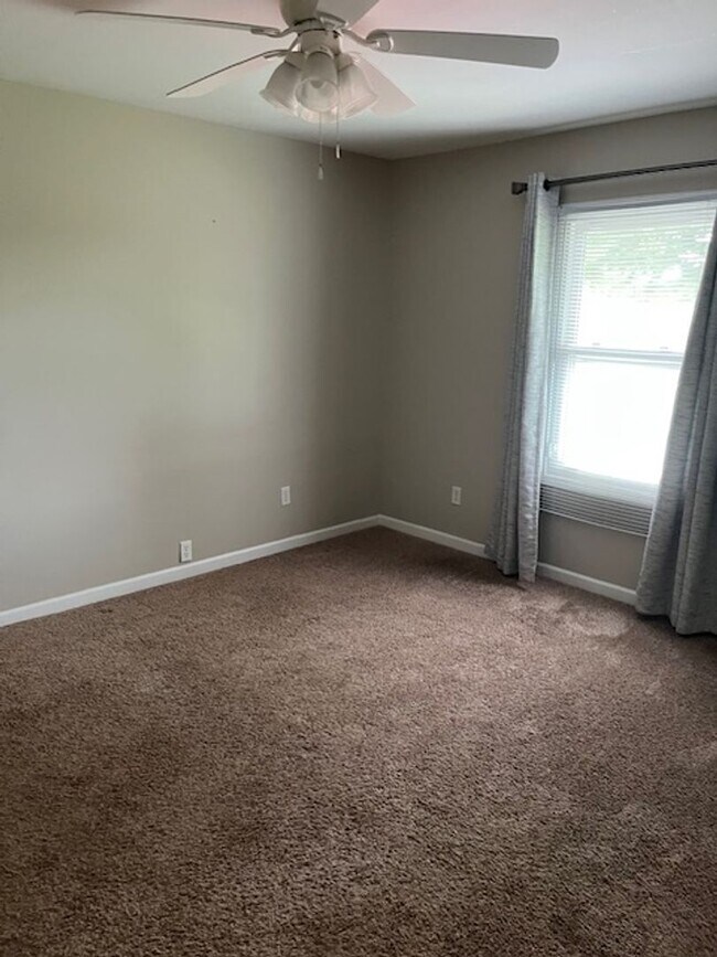 Photo - 3 bedroom, 2 bath home - Comfortable, Upda...