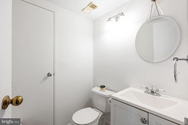 Photo - 200 Lombard St Unidad 703