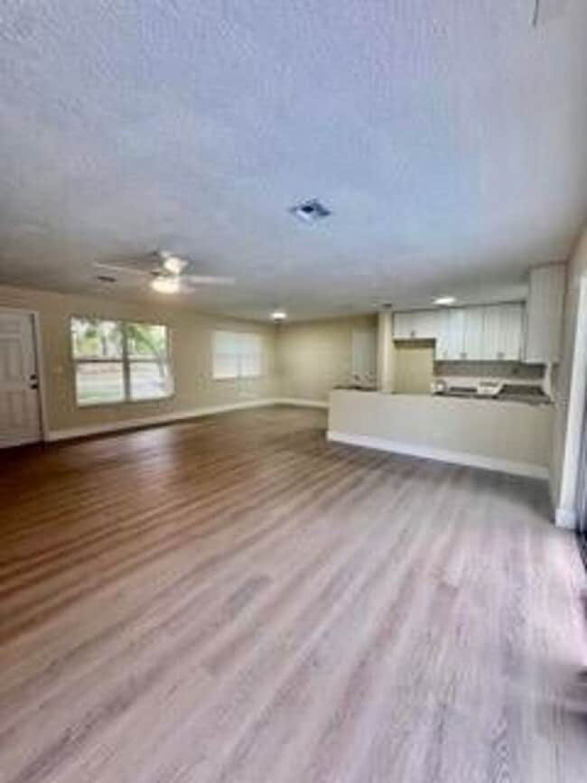 Photo - 3112 SE 1st Pl