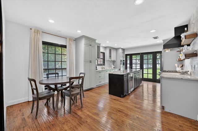 Photo - 304 Appian Way