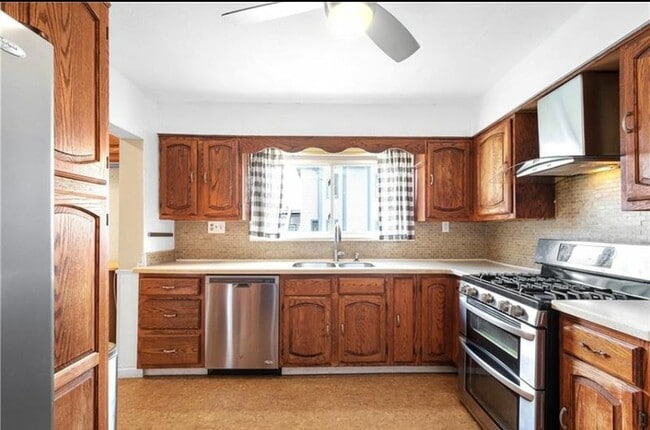 Photo - 310 Marsonia St