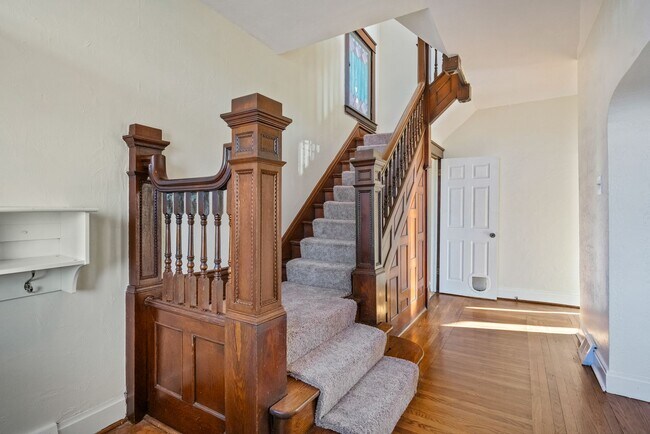 Photo - 5 bed 1 bath - newly updated, tons of space, central air, off street parking, laundry
