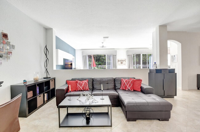 Photo - 4598 Capital Dr