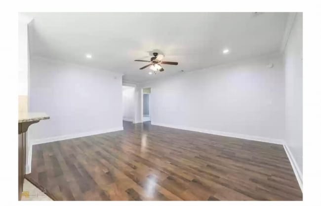 Photo - 211 Gray Fox Xing