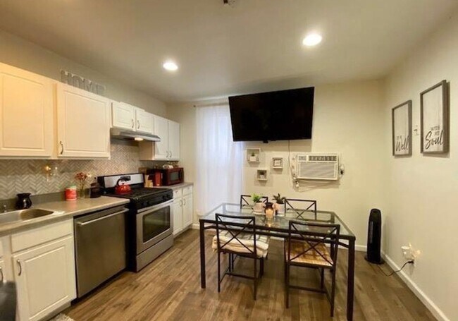 412 E 2nd St Unit 4