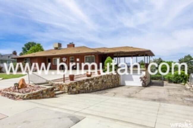 Building Photo - 7444 S 2300 E Rental