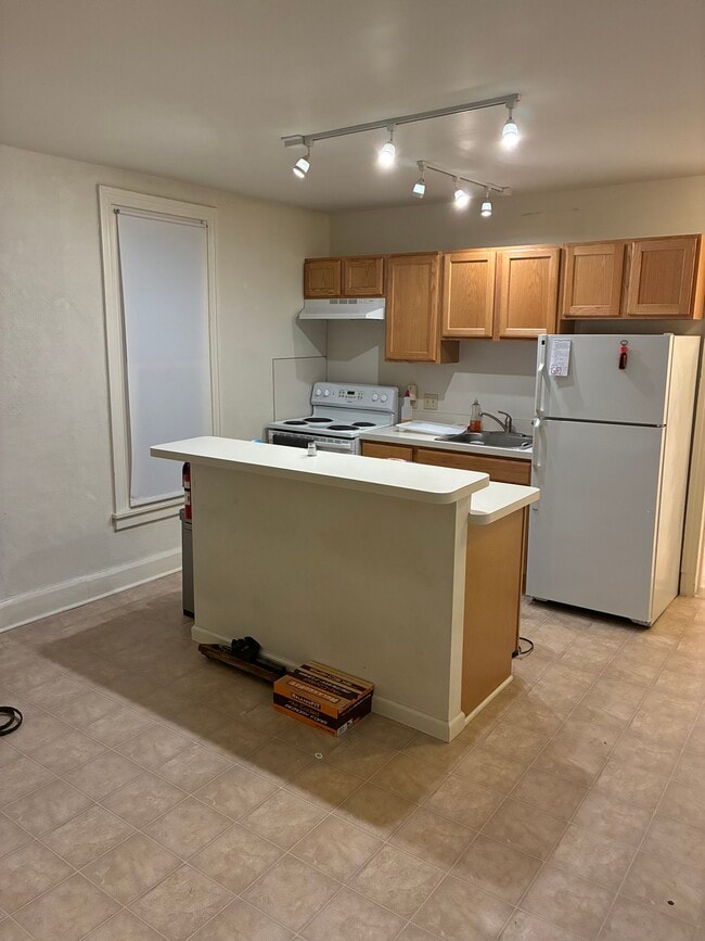 Photo - 1177 Main St Unit B