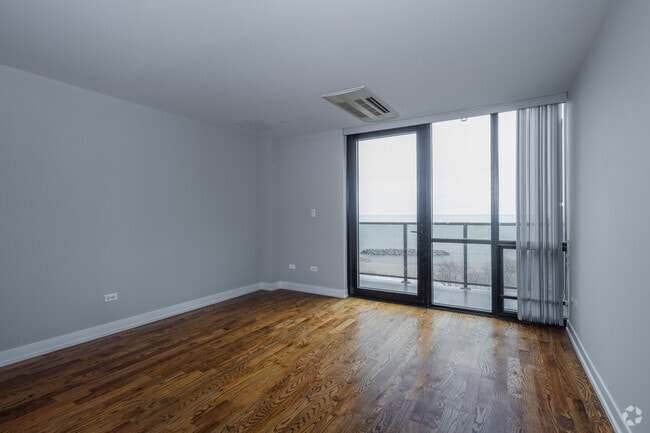 2BR, 15BA - 870SF - Edge @ Sheridan - 5910 N Sheridan Rd