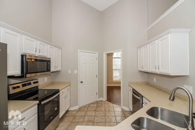 Photo - 10172 Lynham Dr