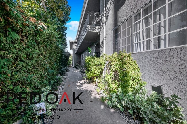 Photo - 6029 Carlton Way Unit 19