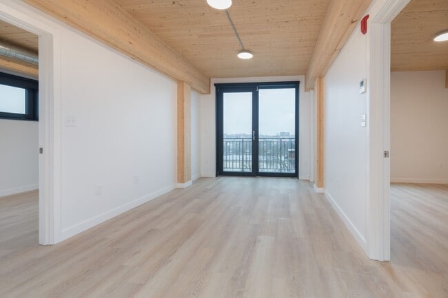 Building Photo - 19 E Lenox St