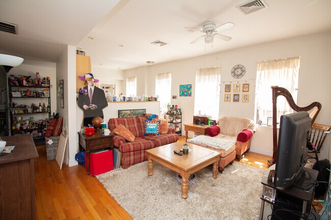 246 Market St Unit 1