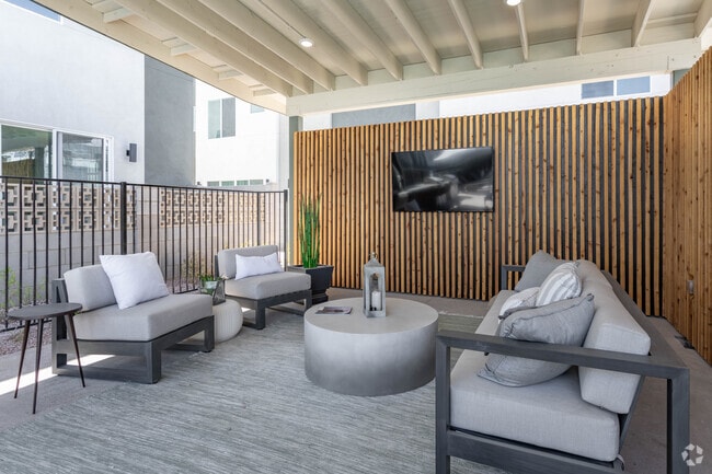 Poolside Lounge