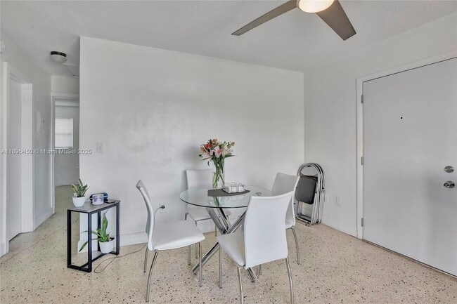 Photo - 458 SW 9th St Unidad 8