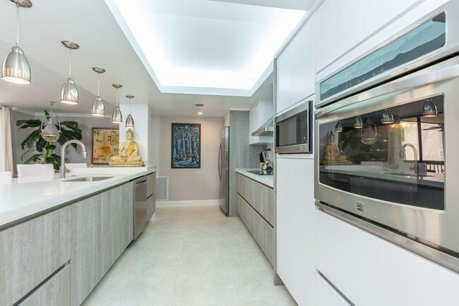 Building Photo - 2455 Lindell Blvd Unit 3304