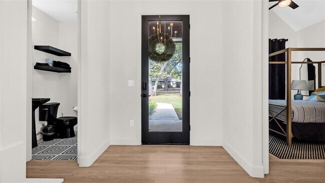 Photo - 8913 Pear St