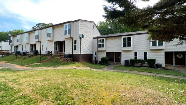 Highland Park Townhome Apartments