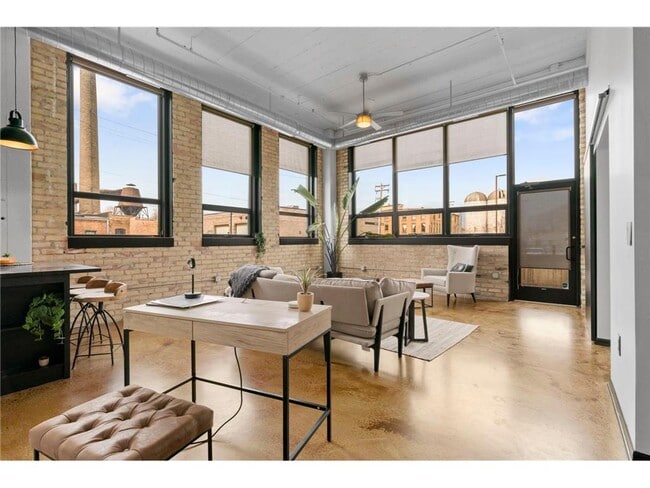 Building Photo - 1701 NE Madison St Unit 103