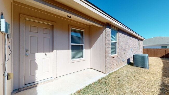Photo - 2 WEEKS FREE!!!!  NOW ONLY $1395 NO CARPET DUPLEX IN HARKER HEIGHTS!!!!