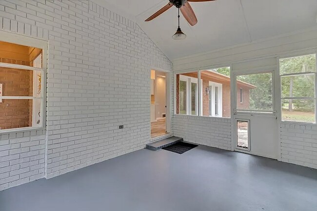 Photo - Beautiful 4 Bedroom Home, Available in Dec...