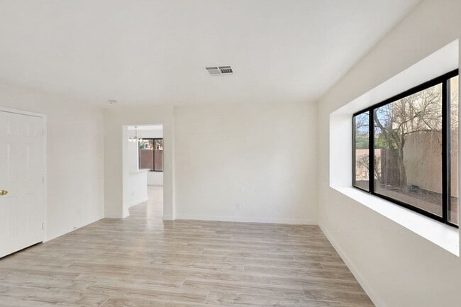 Photo - 3 Bed, 2.5 Bath Henderson Beauty