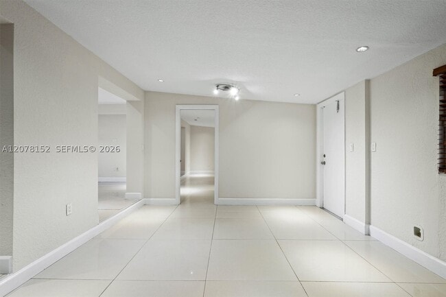 Photo - 292 E 55th St