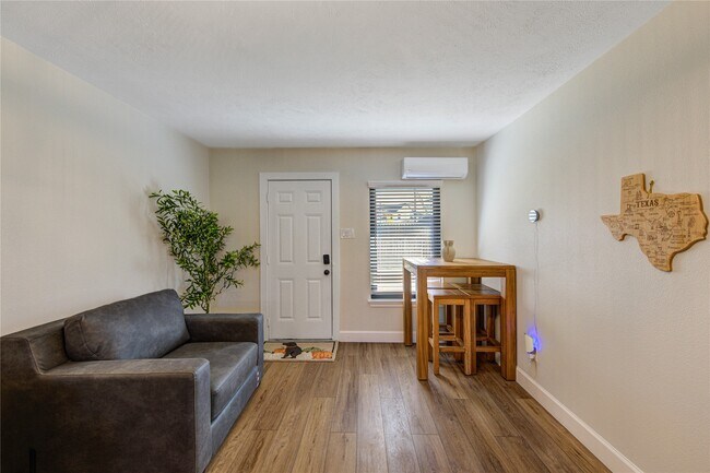 Photo - 3201 Westridge St