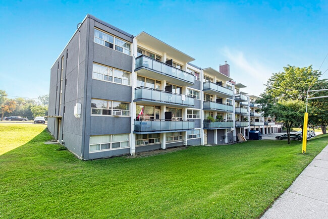 Building Photo - 4750 Bathurst Street Apartments
