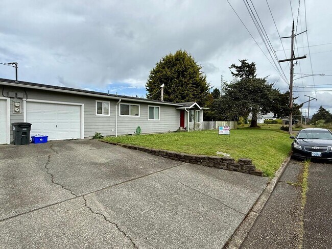 Building Photo - 0403 - Lewis Duplex Unit 2130