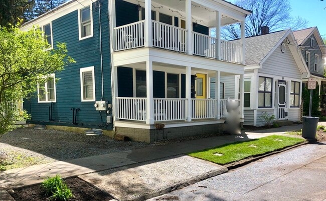 Building Photo - 56 Ash St Unit 1