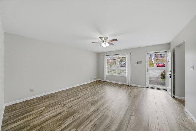 Photo - 804 Valerie Ln