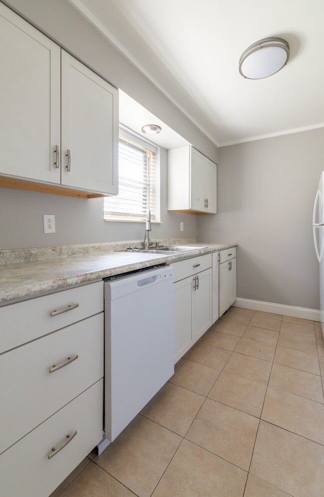 Photo - 431 Canberra Dr