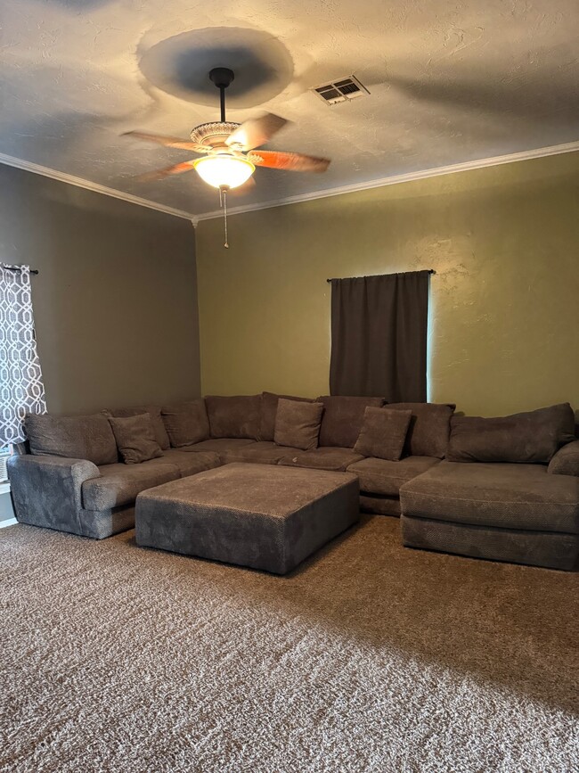 Photo - 724 E Delaware Ave